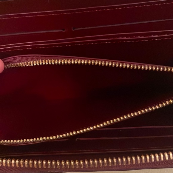 AUTHENTIC EUC LOUIS VUITTON SP4182 ROUGE FAUVISTE MONOGRAM VERNIS ZIPPY … - Picture 15 of 17